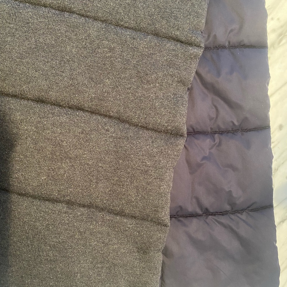 Banana Republic “Down” Poly filled scarf Navy/Grey - Picture 6 of 10